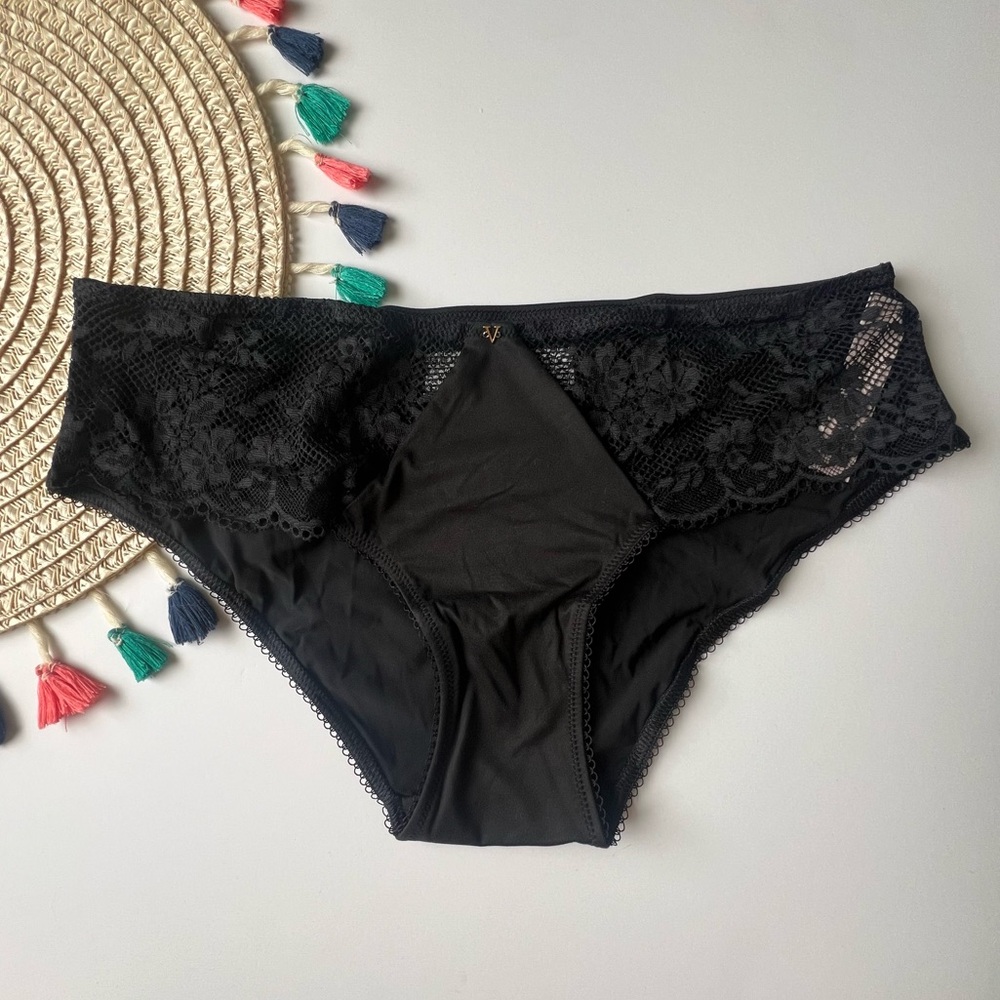 Victoria's Secret Love Cloud Hiphugger Panty in Lace Trim Black Medium NEW